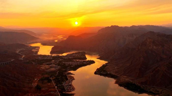 黄河上游秋日美景 尽显山河壮丽