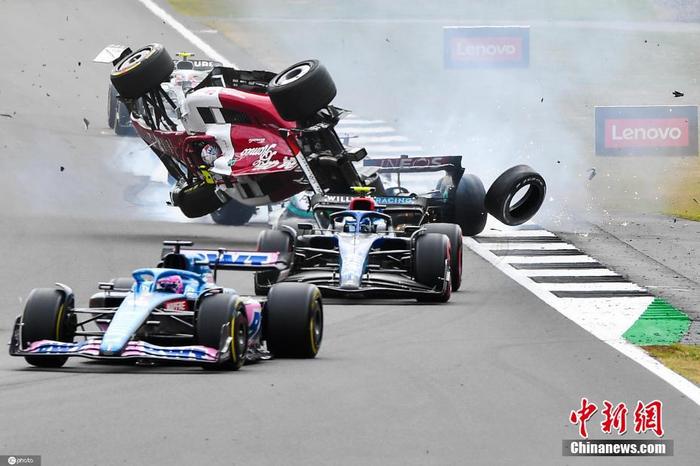 周冠宇F1英国站遭遇事故所幸人无大碍